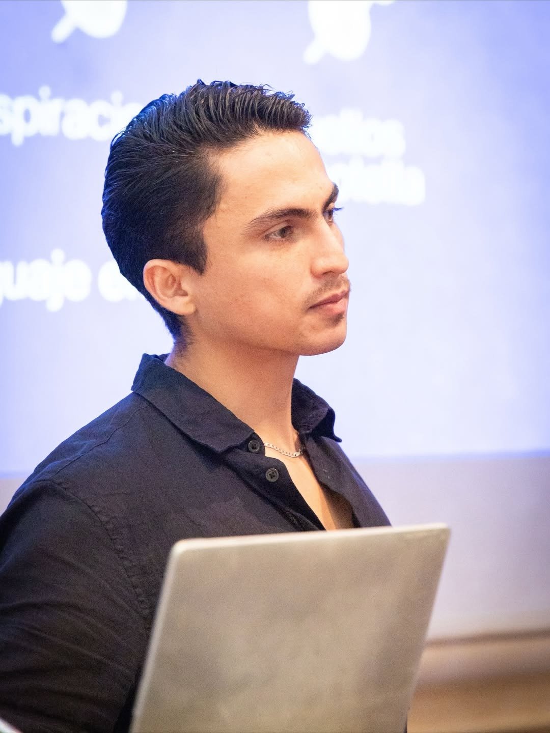 Carlos Cervantes en presentación